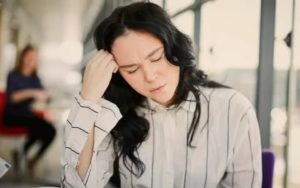 Как справиться с депрессией во время месячных
