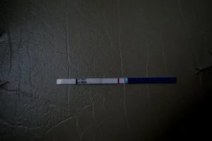Почему тянет живот и болит поясница за две недели до месячных