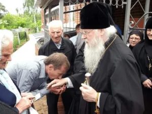 Как просить благословение у батюшки во время месячных