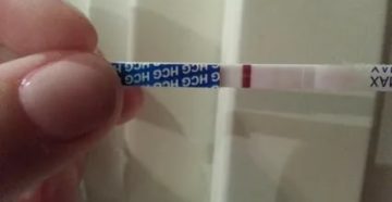 Почему месячные мажут но не идут болит грудь Почему месячные мажут но не идут болит грудь