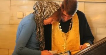 Как просить благословение у батюшки во время месячных Как просить благословение у батюшки во время месячных